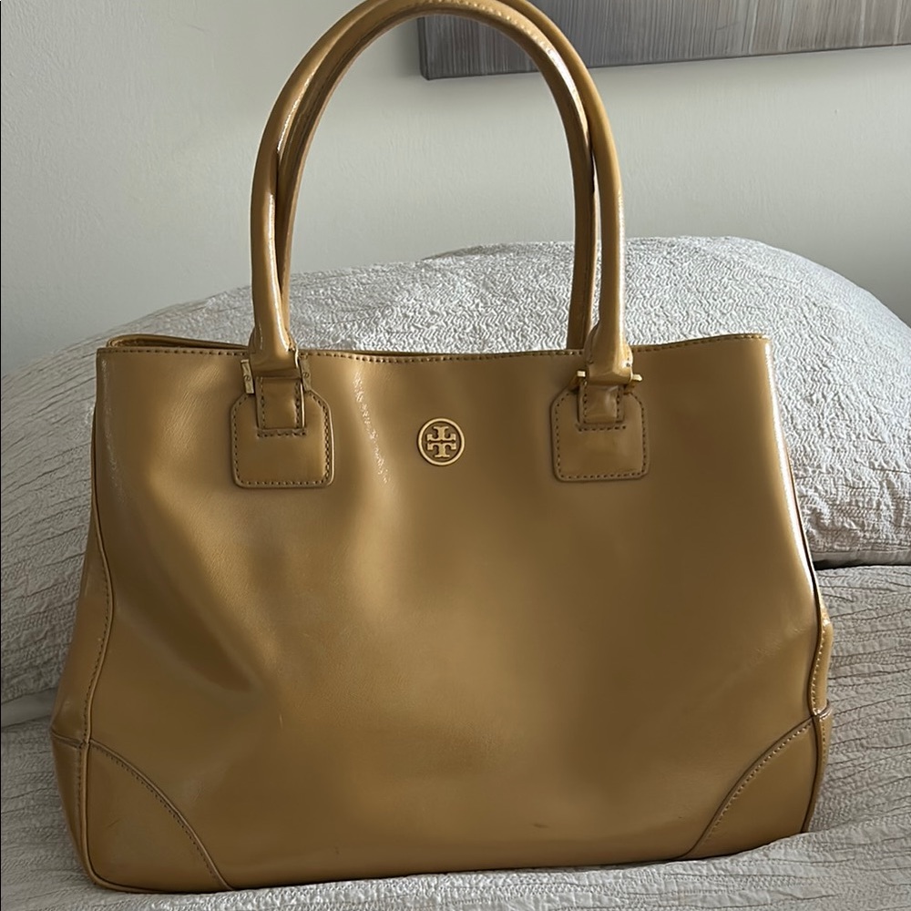 Tory Burch Tan Glossy Leather Robinson Tote Bag